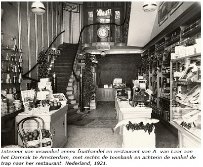 Interieur van viswinkel annex fruithandel en restaurant van A. van Laar aan het Damrak te Amsterdam, met rechts de toonbank en achterin de winkel de trap naar her restaurant. Nederland, 1921.